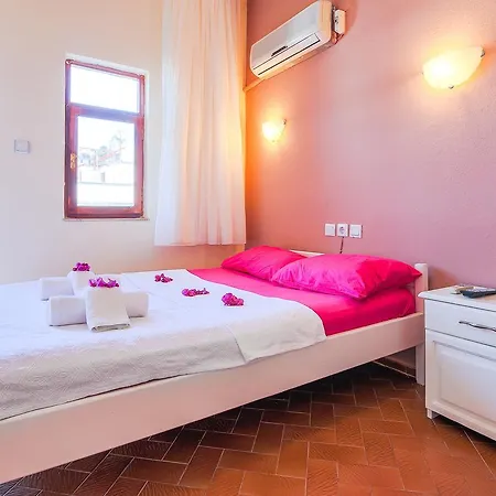 Saray Hotel *